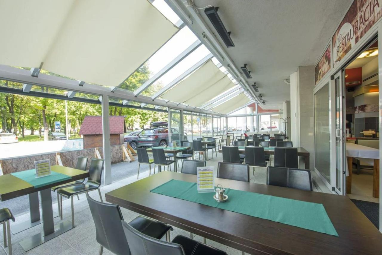 Hotel Spolcentrum Svit Bagian luar foto