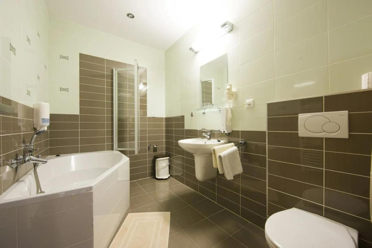 Hotel Spolcentrum Svit Bagian luar foto