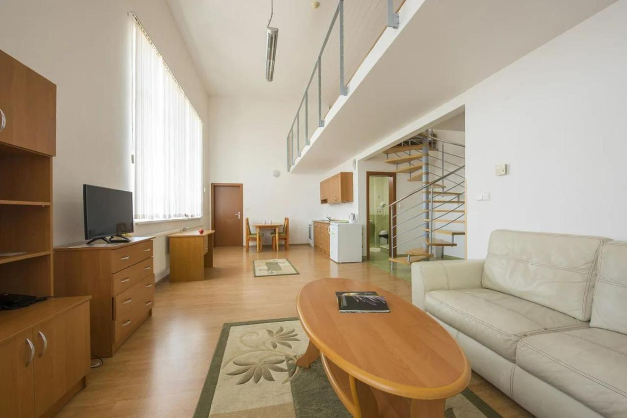 Hotel Spolcentrum Svit Bagian luar foto