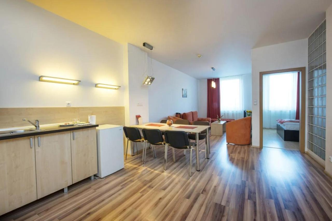 Hotel Spolcentrum Svit Bagian luar foto