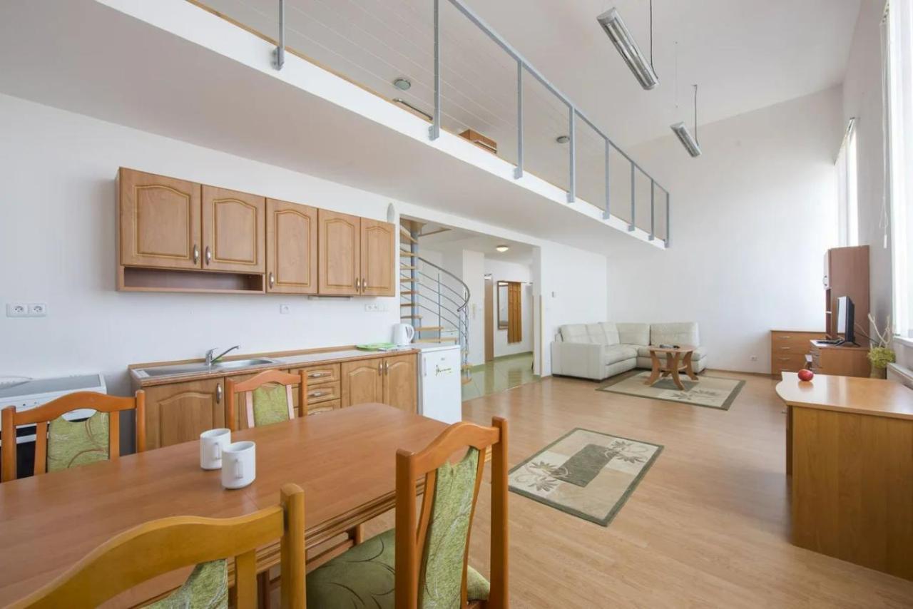Hotel Spolcentrum Svit Bagian luar foto