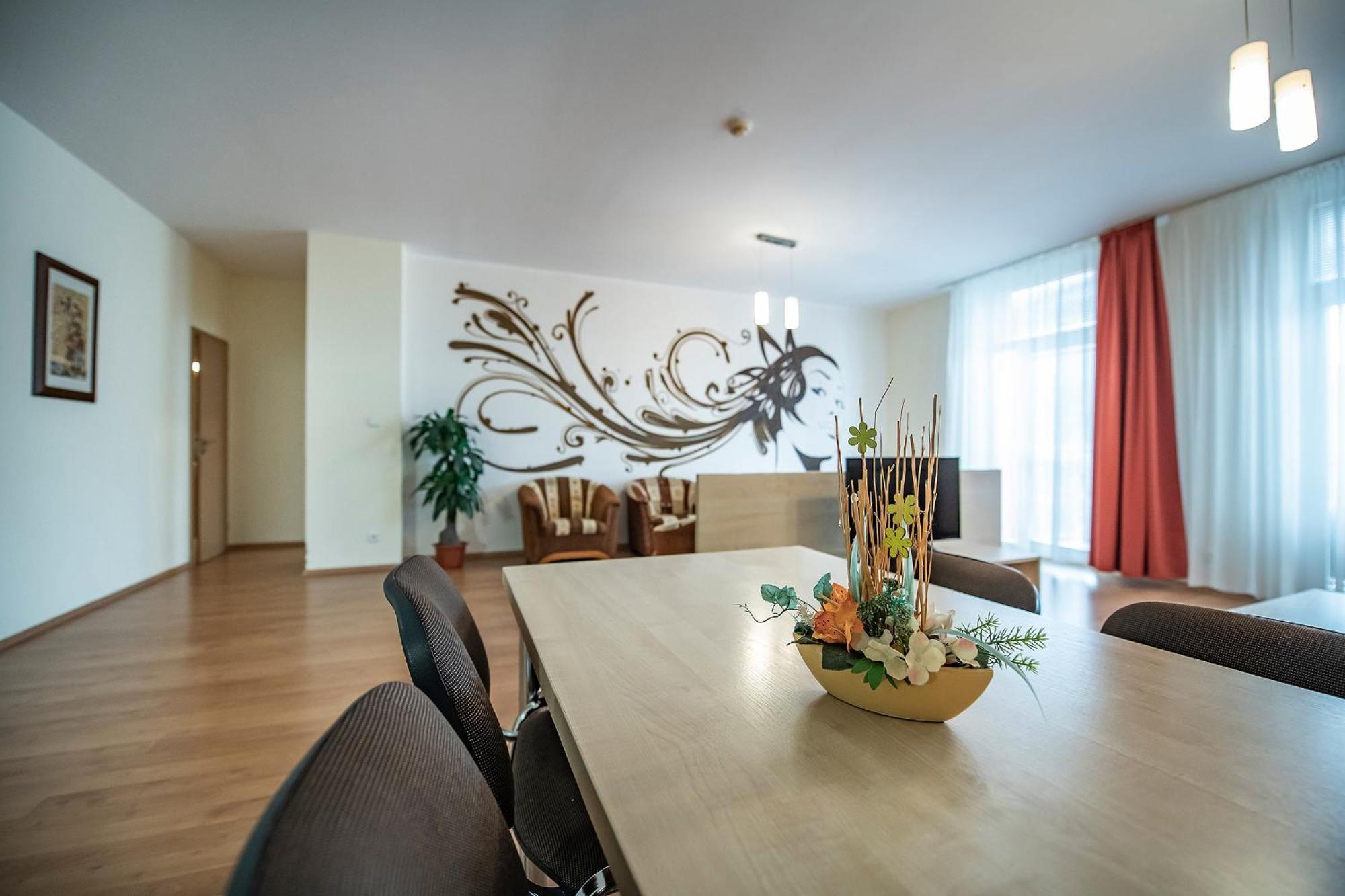 Hotel Spolcentrum Svit Bagian luar foto