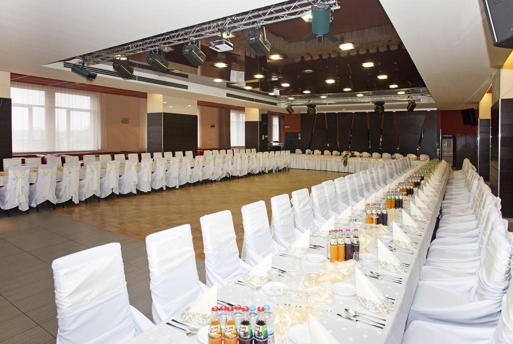 Hotel Spolcentrum Svit Bagian luar foto